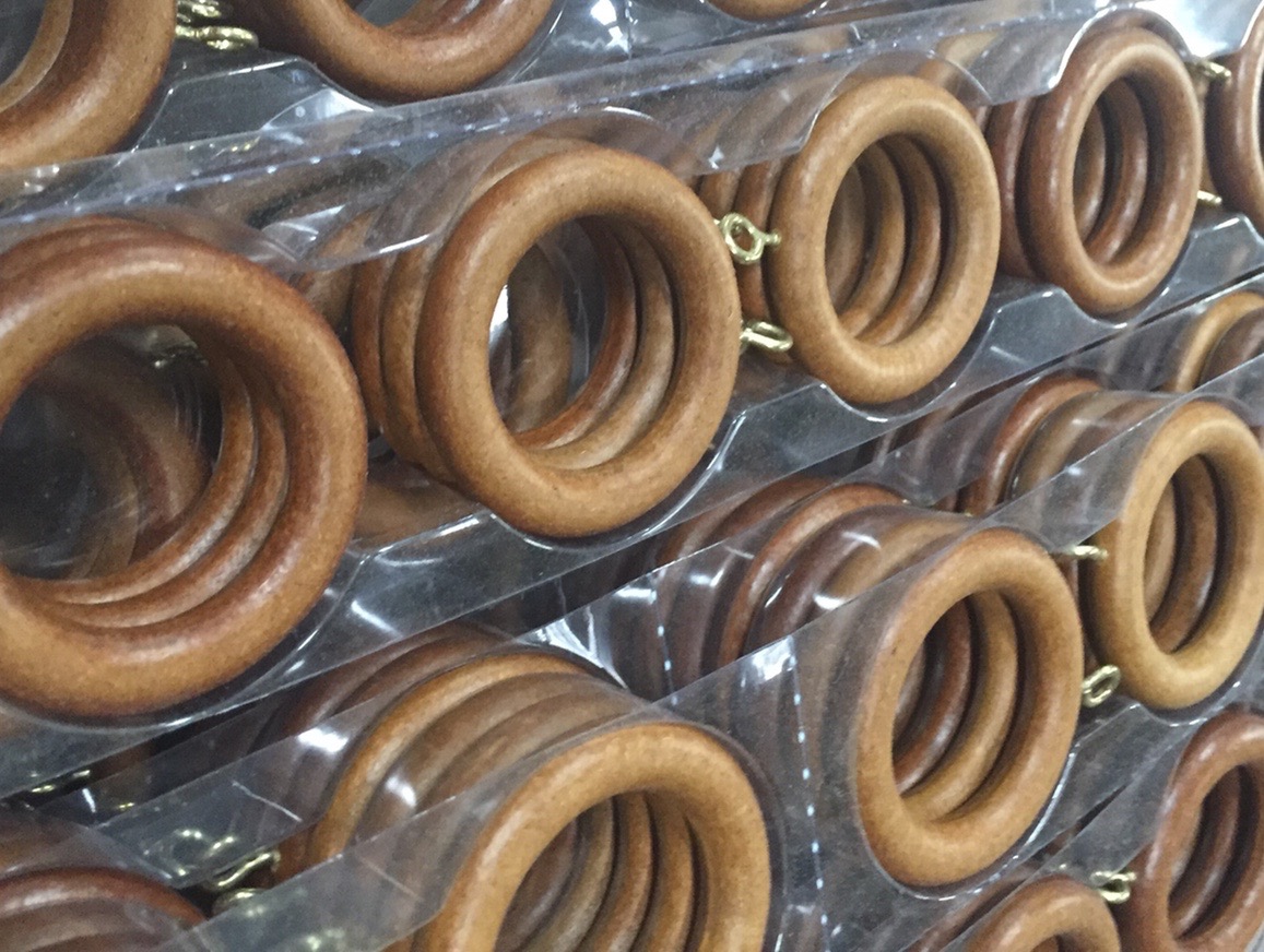 rings in trays
